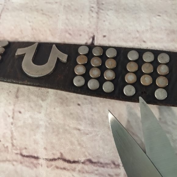 True Religion Horse Shoe Studded Biker Logo Rare Buckle Belt 48" - Picture 13 of 15